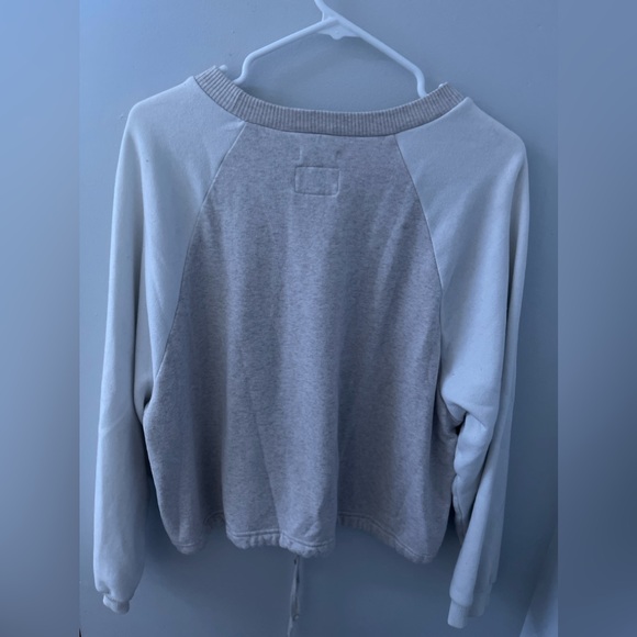 American Eagle White and beige Brooklyn sweatshirt, scrunch bottom - Picture 3 of 4
